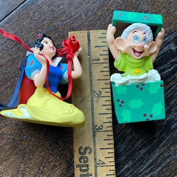 Hallmark Keepsake Christmas ornament Disney Snow White  and dwarf anniversary ed - Picture 8 of 8